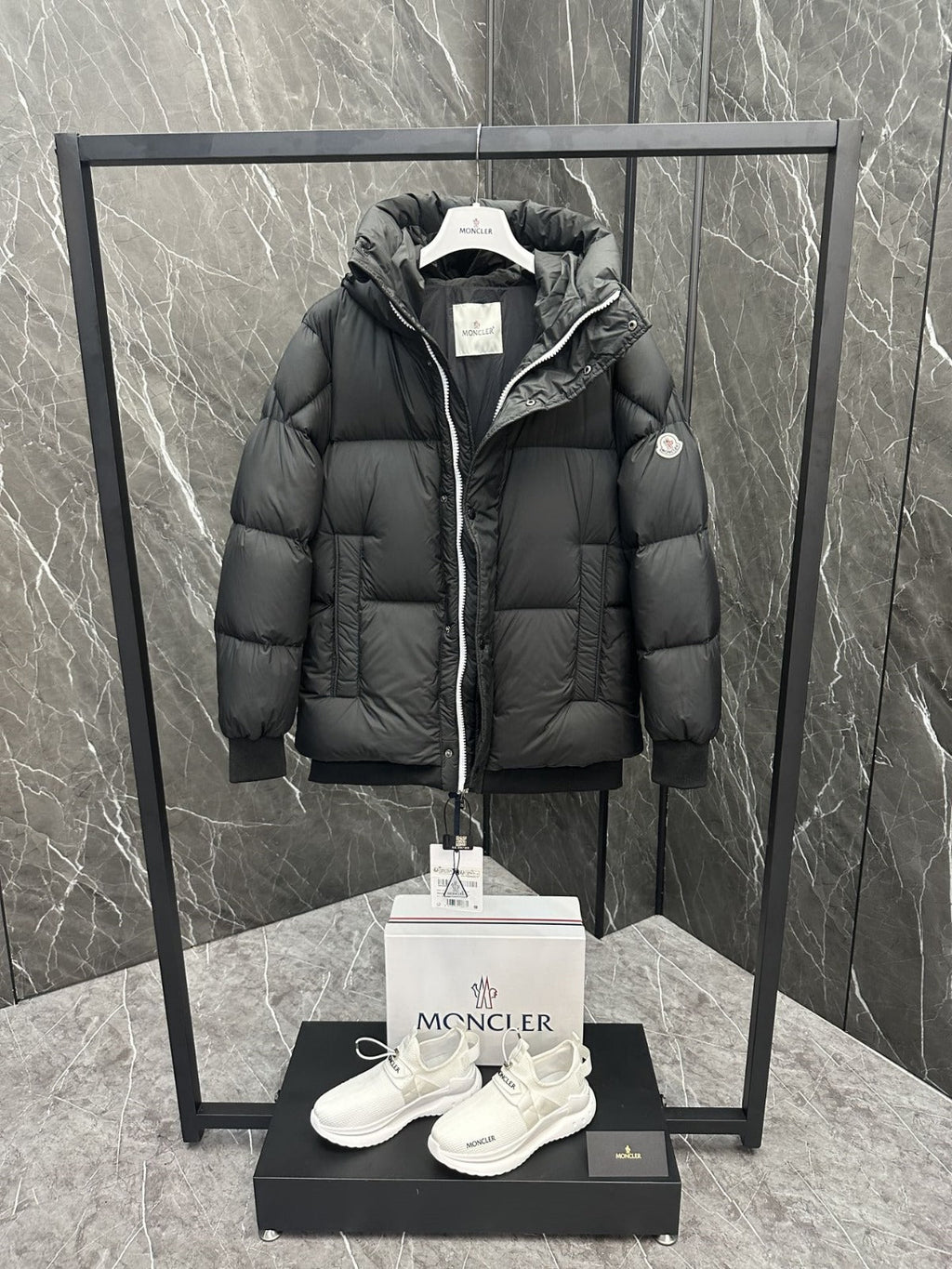 MONCLER PUFER JACKET IN BLACK STYLE 12
