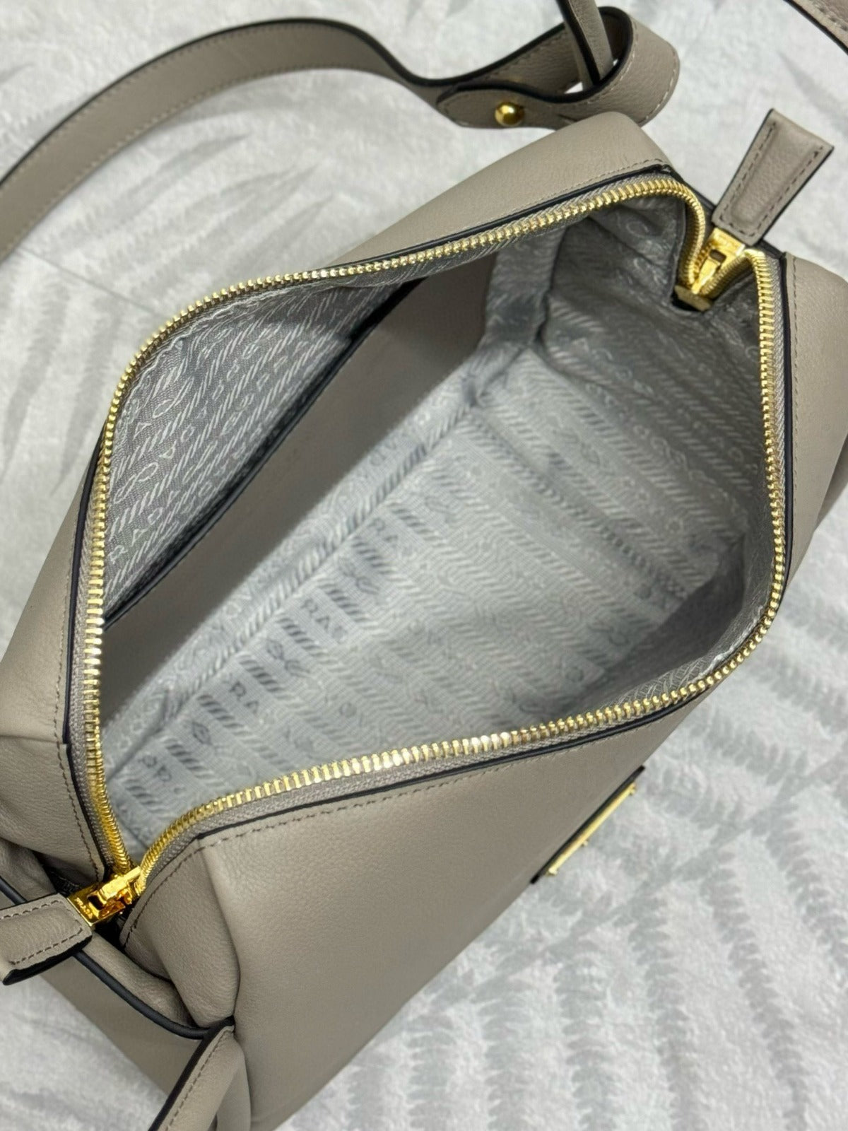 DARLING HANDBAG 25 IN LIGHT GREY LAMBSKIN