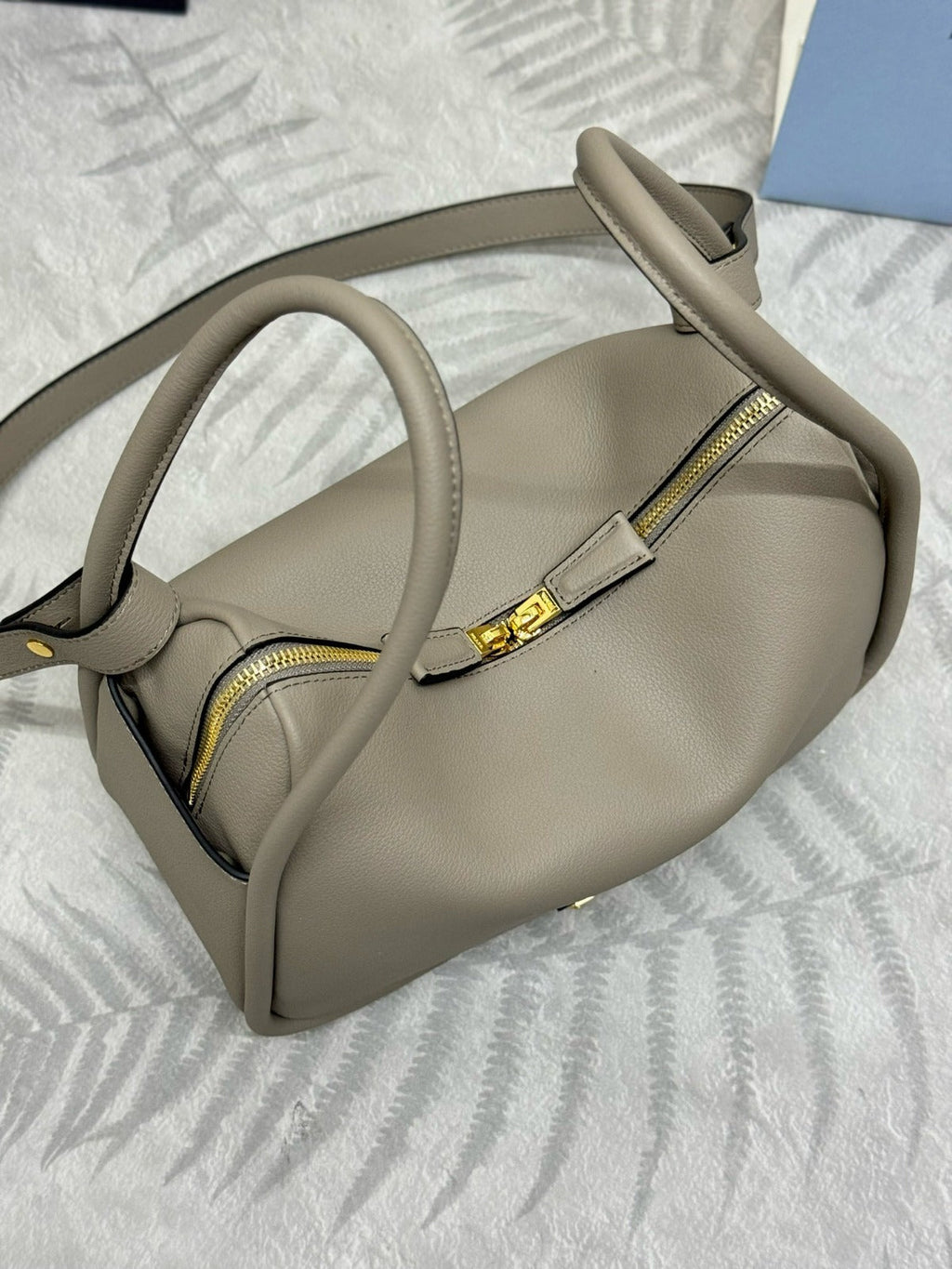 DARLING HANDBAG 25 IN LIGHT GREY LAMBSKIN