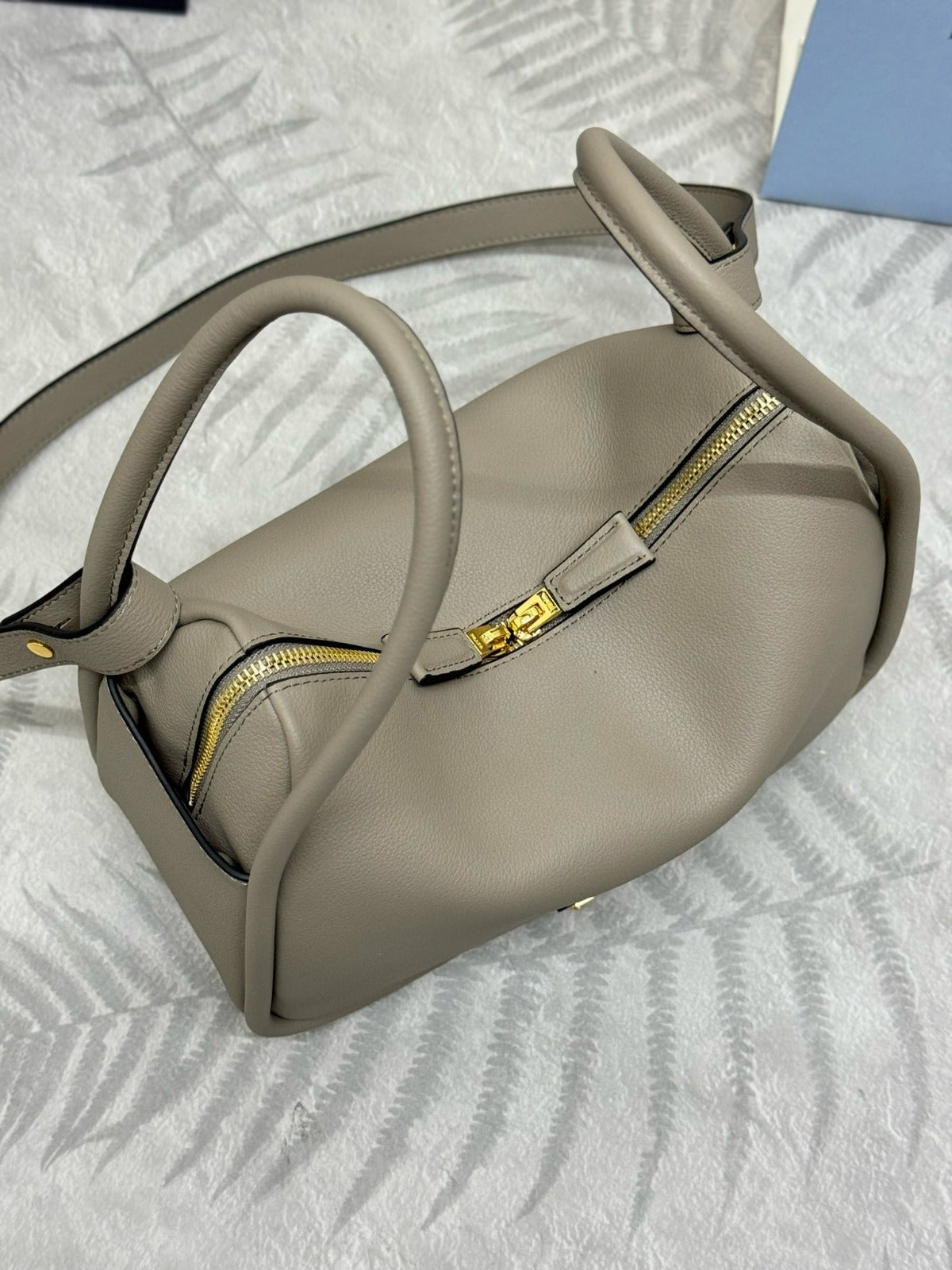 DARLING HANDBAG 25 IN LIGHT GREY LAMBSKIN