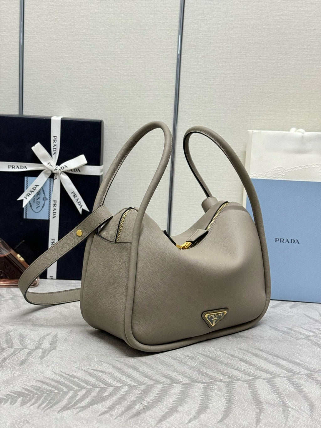 DARLING HANDBAG 25 IN LIGHT GREY LAMBSKIN