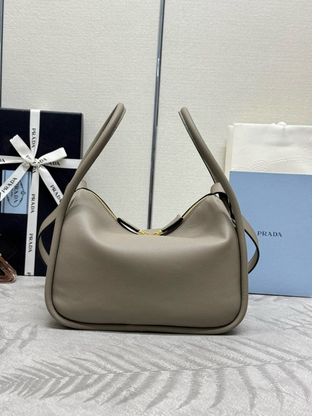 DARLING HANDBAG 25 IN LIGHT GREY LAMBSKIN