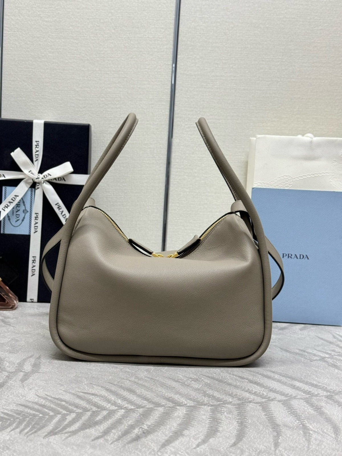 DARLING HANDBAG 25 IN LIGHT GREY LAMBSKIN