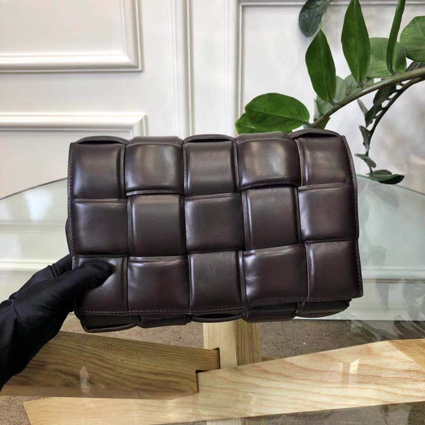 PADDED CASSETTE BAG 26 IN DARK BROWN INTRECCIATO CALFSKIN