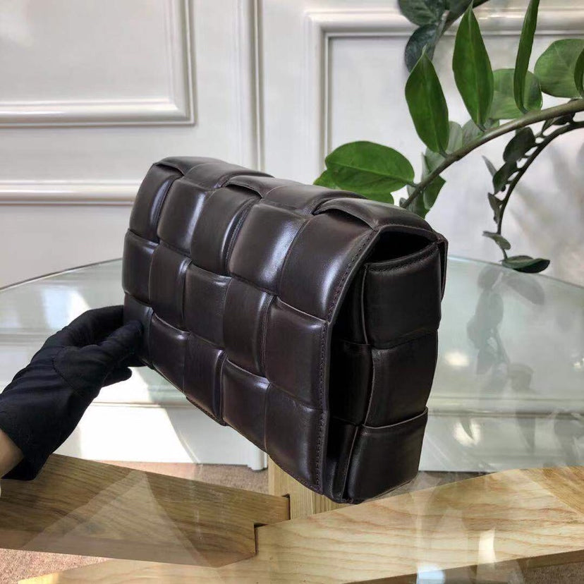 PADDED CASSETTE BAG 26 IN DARK BROWN INTRECCIATO CALFSKIN