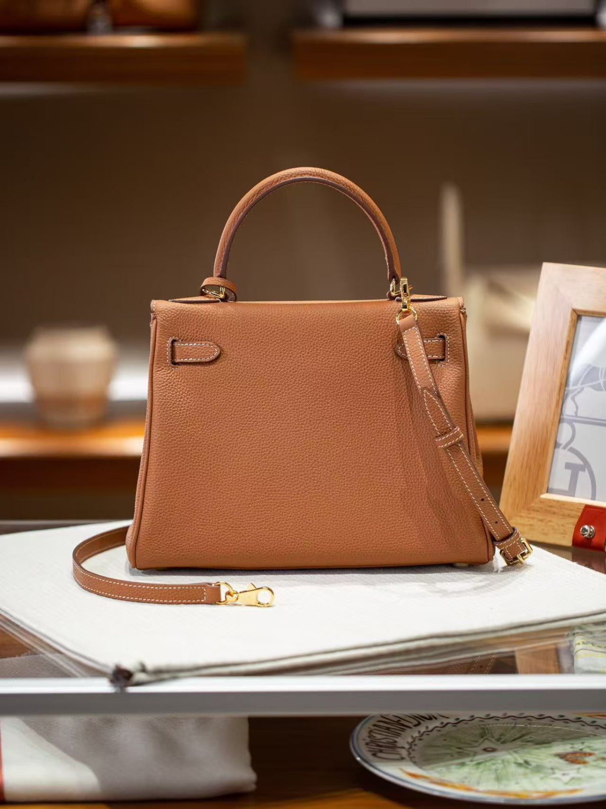 KELLY 28CM IN TAN BROWN TOGO LEATHER GOLD HARDWARE