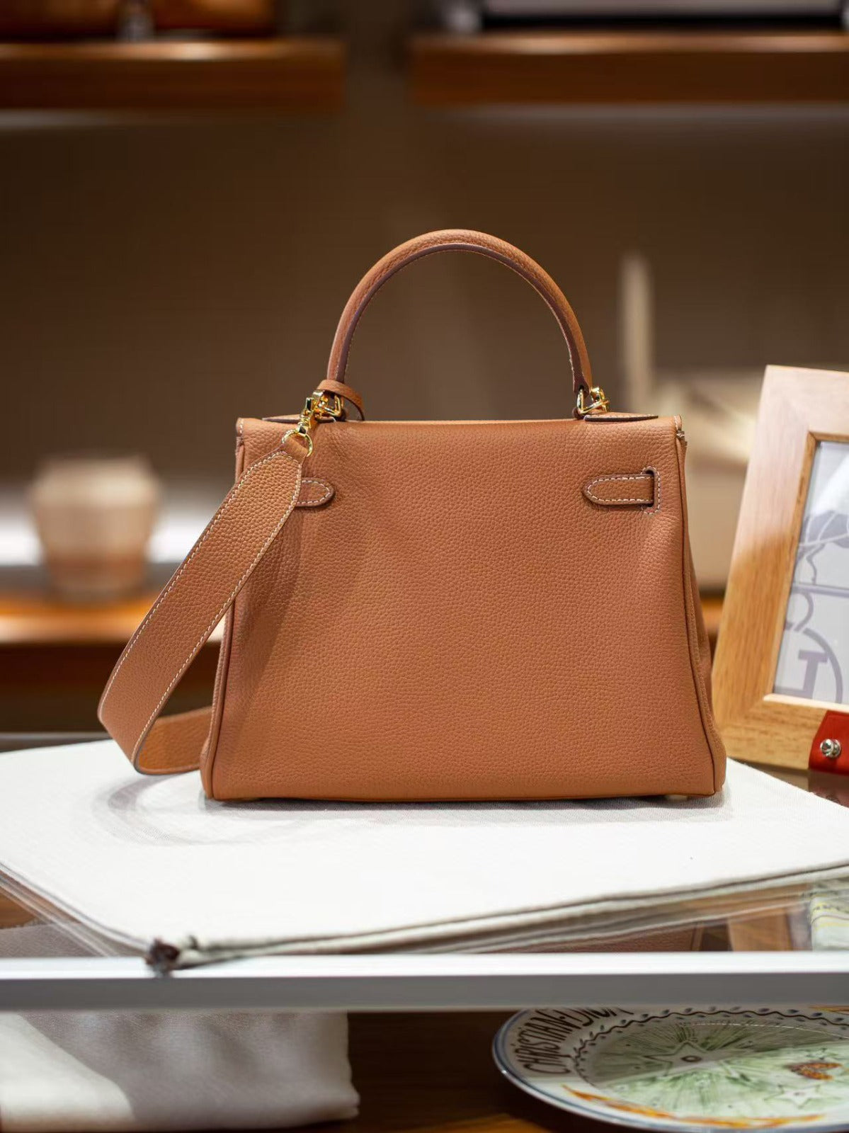KELLY 28CM IN TAN BROWN TOGO LEATHER GOLD HARDWARE