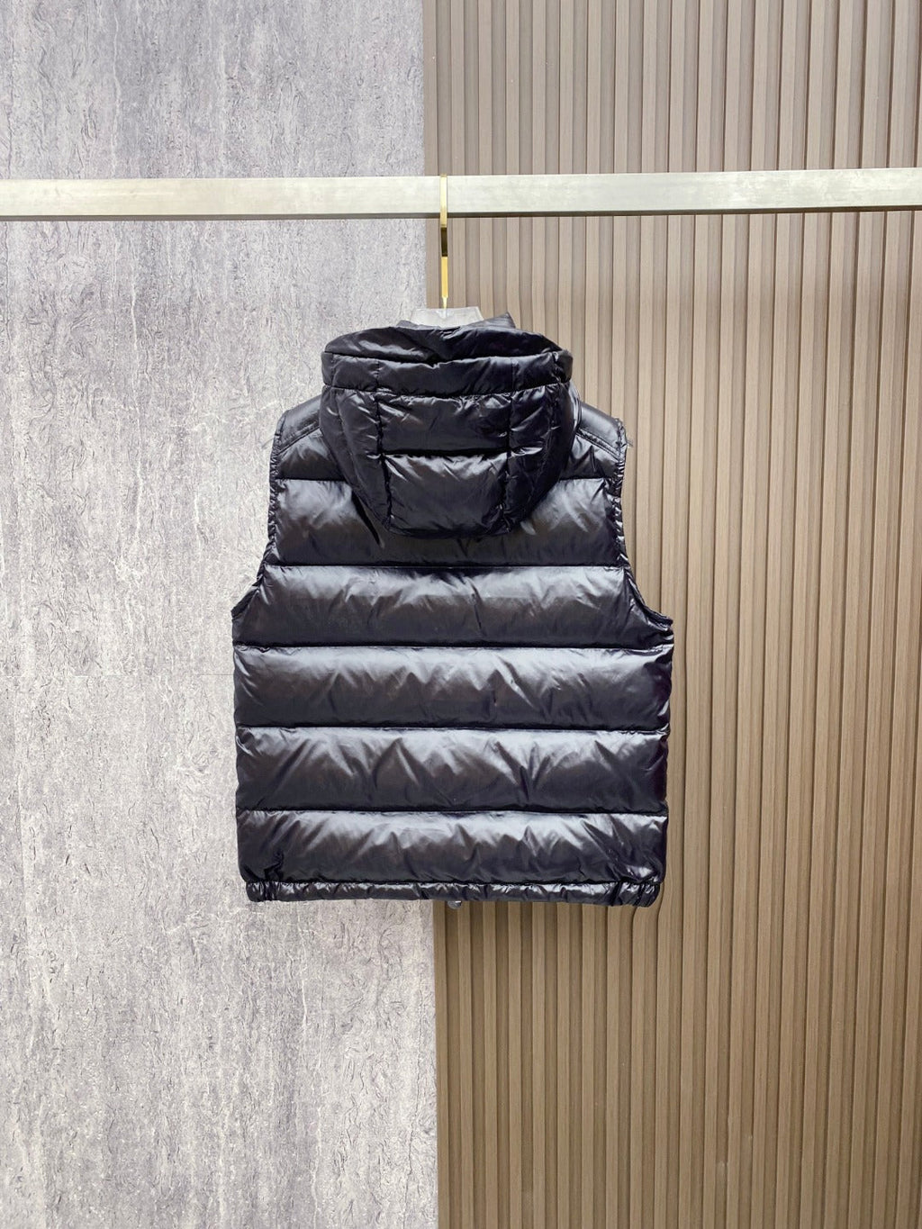 MONCLER SLEEVELESS PUFER JACKET IN BLACK STYLE 10