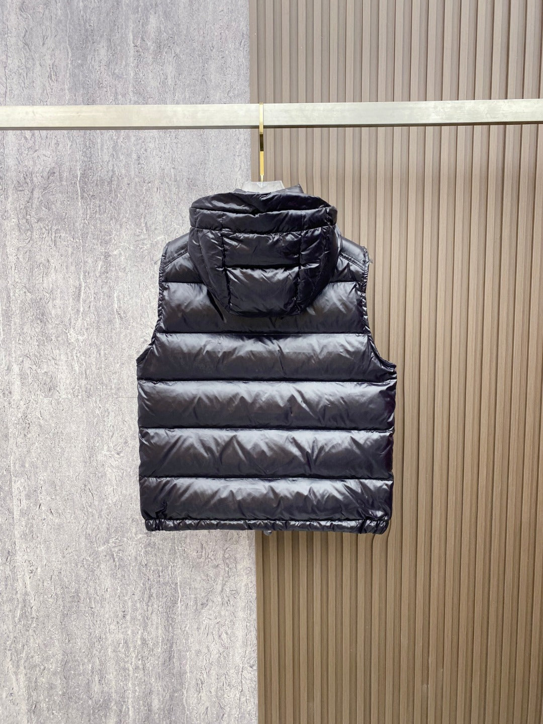 MONCLER SLEEVELESS PUFER JACKET IN BLACK STYLE 10