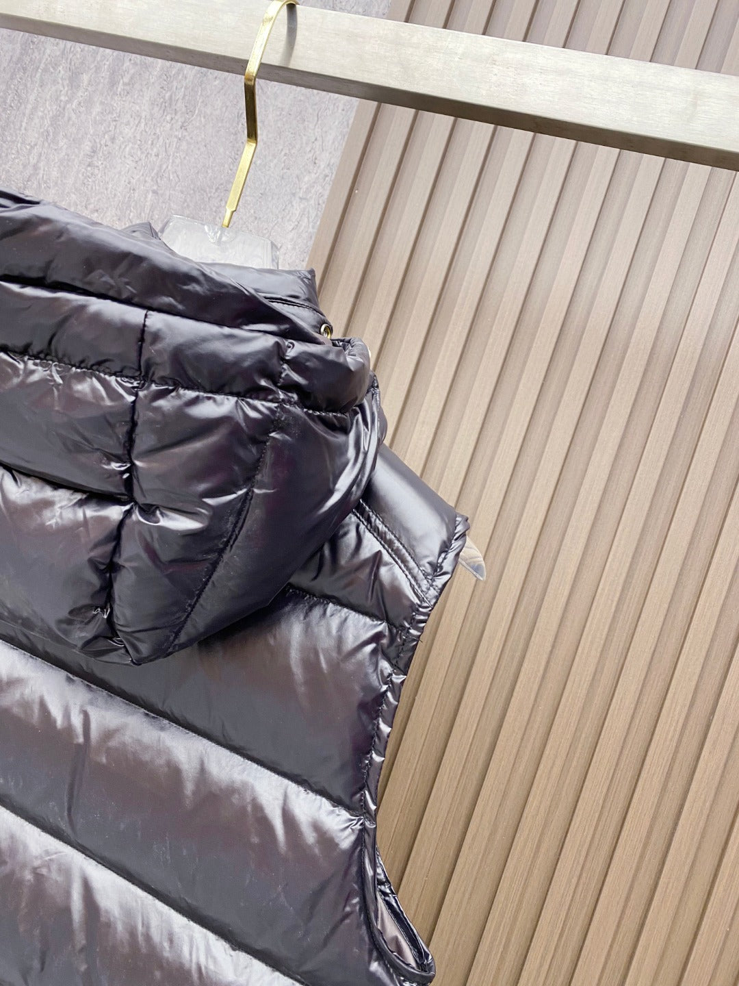 MONCLER SLEEVELESS PUFER JACKET IN BLACK STYLE 10