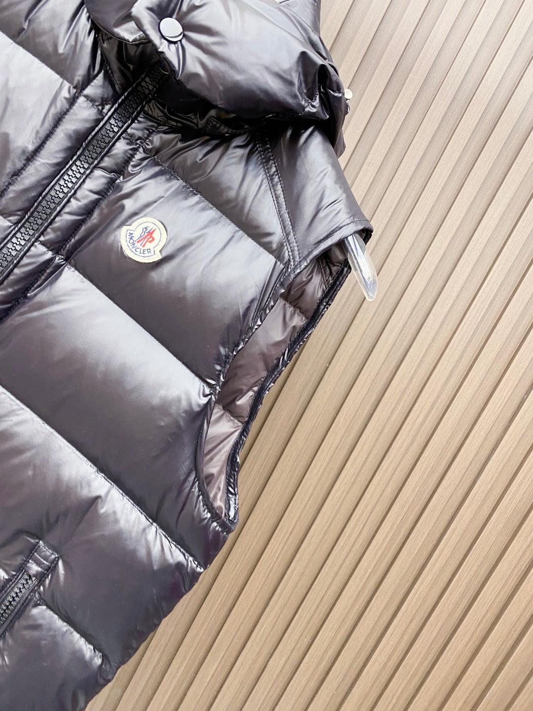 MONCLER SLEEVELESS PUFER JACKET IN BLACK STYLE 10