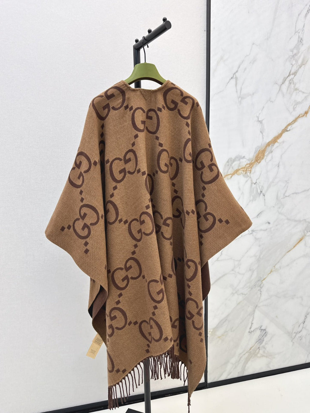 GG REVERSIBLE JUMBO CASHMERE CAPE IN BROWN