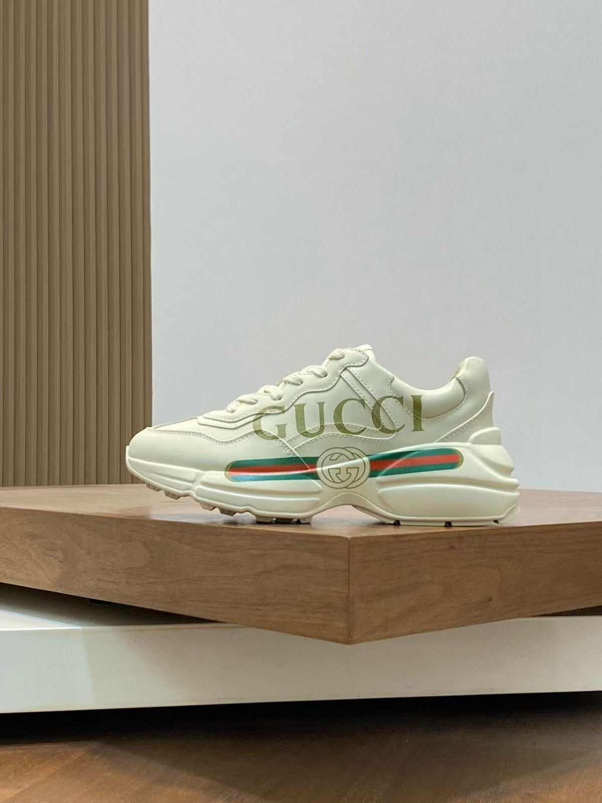 GG RHYTON LOGO-PRINT TRAINERS IN BEIGE CALFSKIN