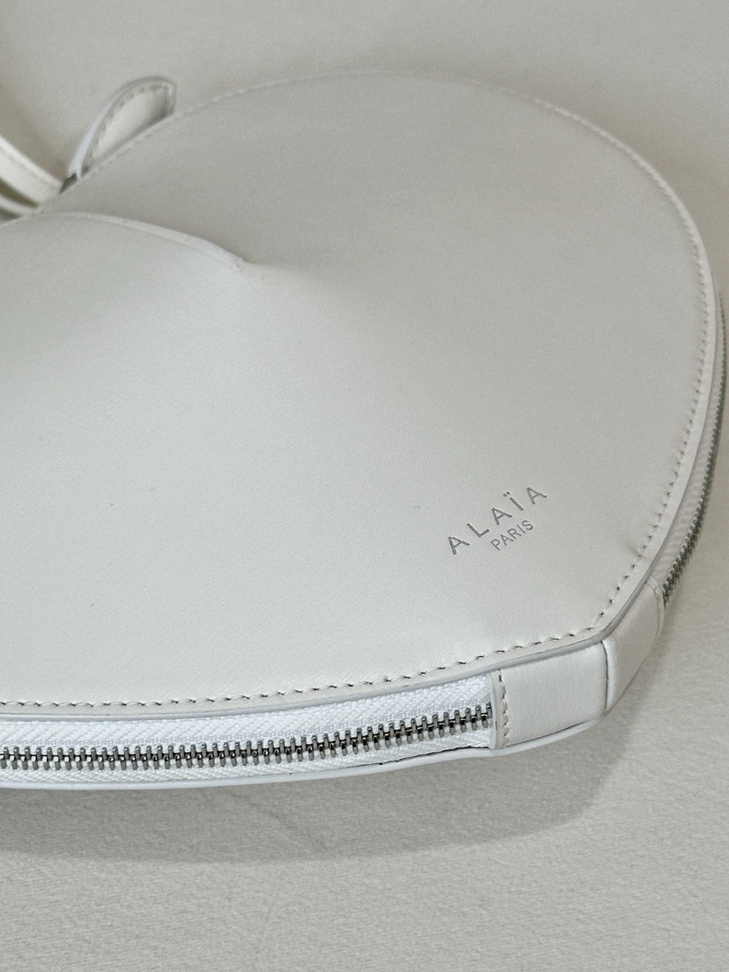 LE COEUR HEART BAG 21 IN WHITE CALFSKIN