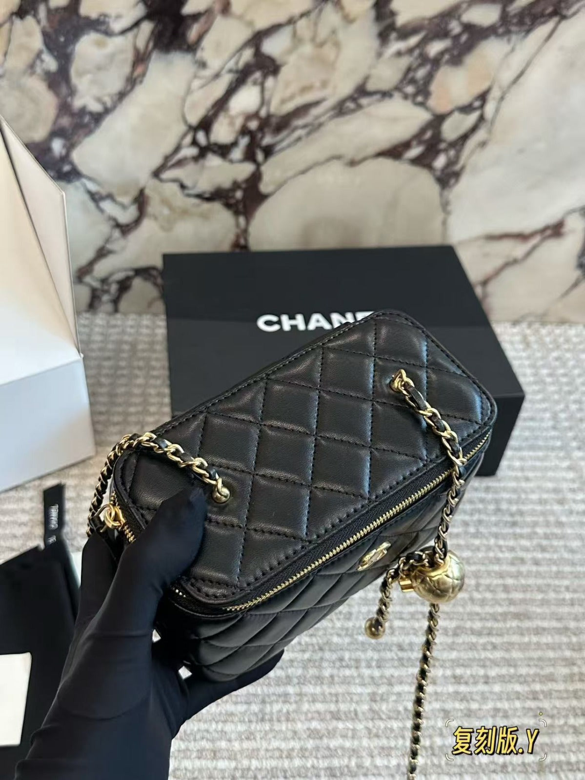 CC SMALL VANITY CHAIN BAG 17 IN BLACK CALFSKIN GOLD HARDWARE