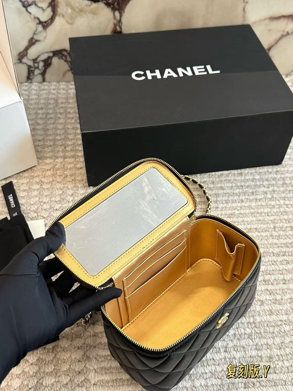 CC SMALL VANITY CHAIN BAG 17 IN BLACK CALFSKIN GOLD HARDWARE