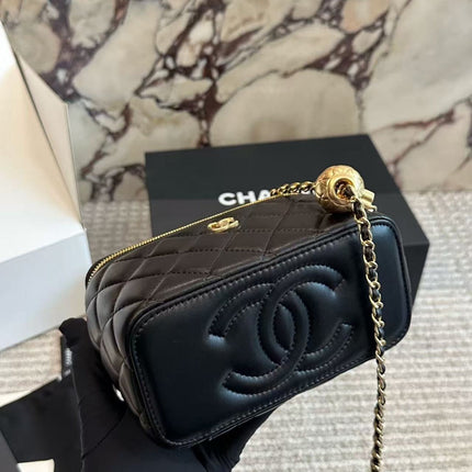 CC SMALL VANITY CHAIN BAG 17 IN BLACK CALFSKIN GOLD HARDWARE