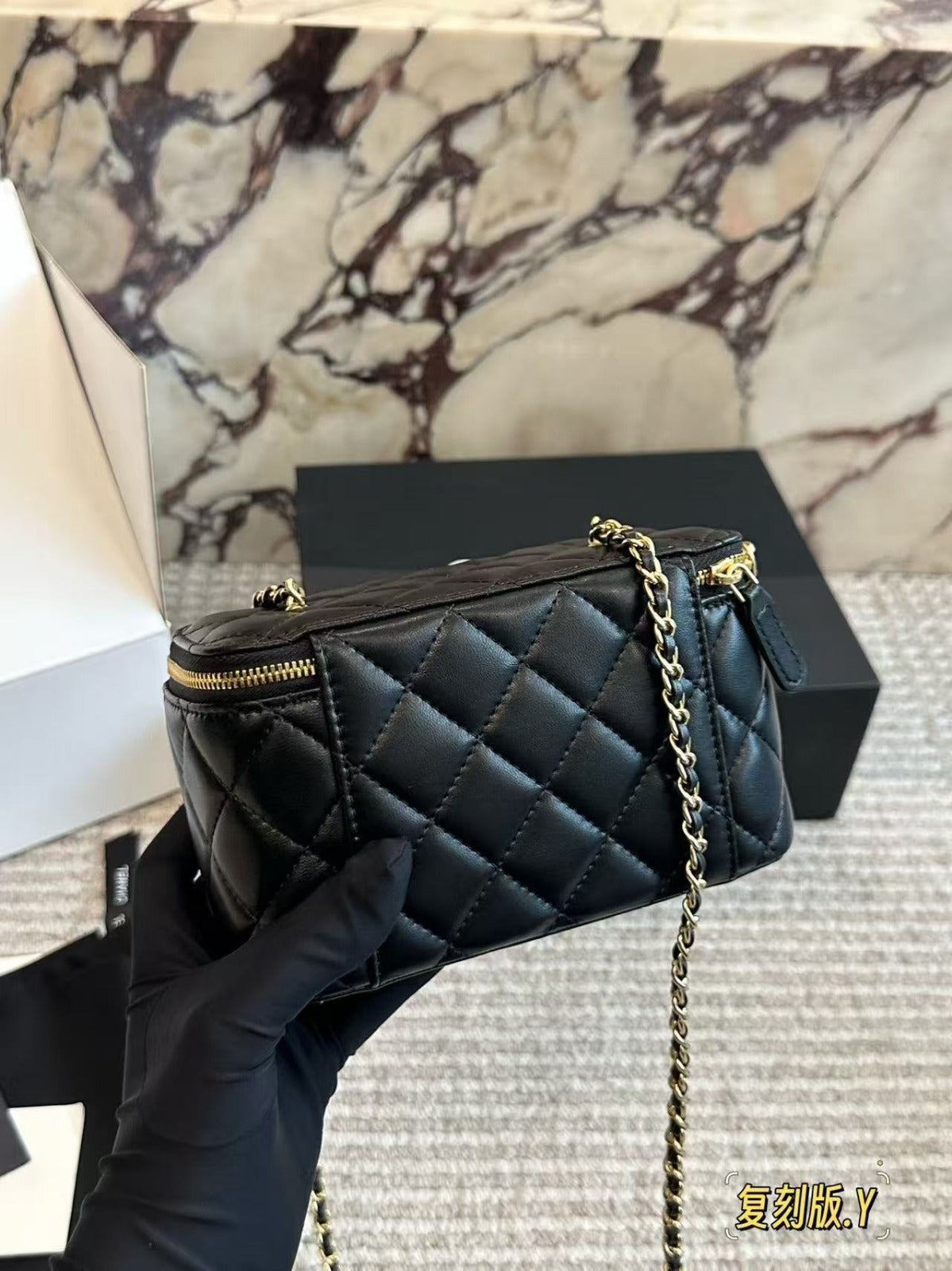 CC SMALL VANITY CHAIN BAG 17 IN BLACK CALFSKIN GOLD HARDWARE