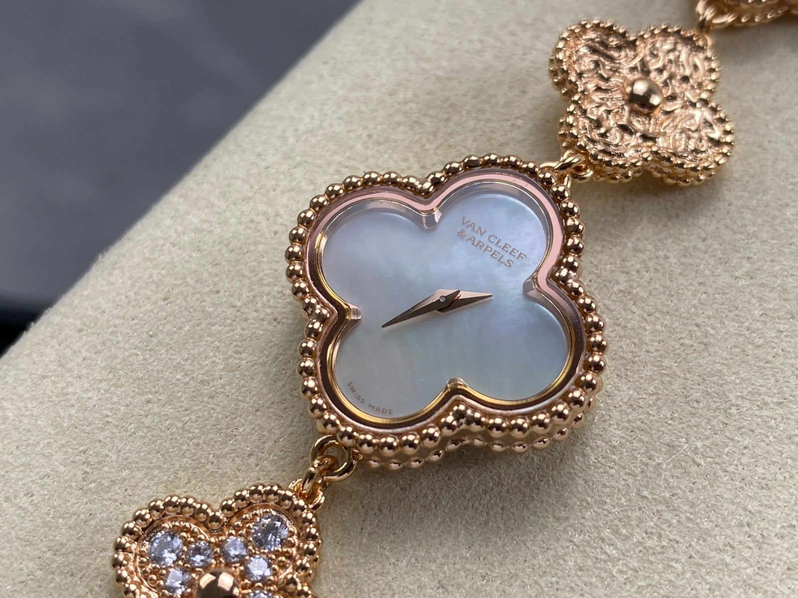 VAN CLEEF & ARPELS SWEET ALHAMBRA ROSE GOLD WATCH
