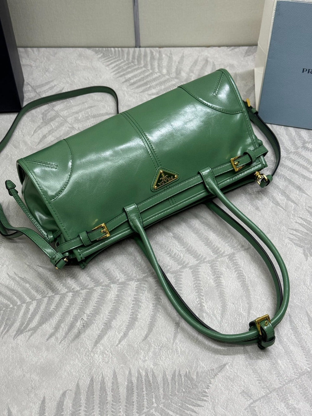 PRADA BONNIE MEDIUM HANDBAG 32 IN GREEN GLOSSY CALFSKIN