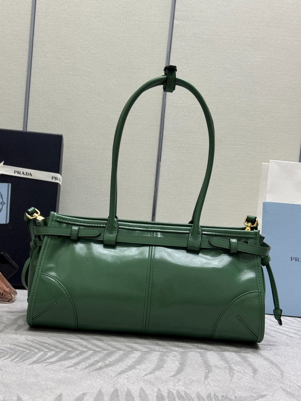 PRADA BONNIE MEDIUM HANDBAG 32 IN GREEN GLOSSY CALFSKIN