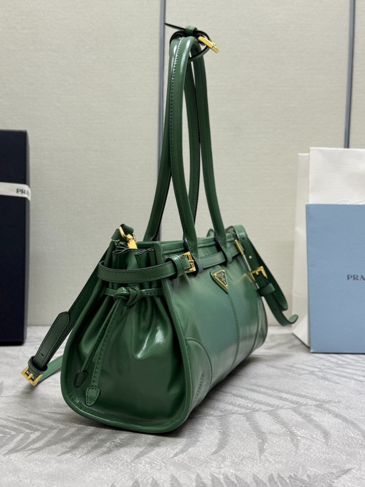 PRADA BONNIE MEDIUM HANDBAG 32 IN GREEN GLOSSY CALFSKIN