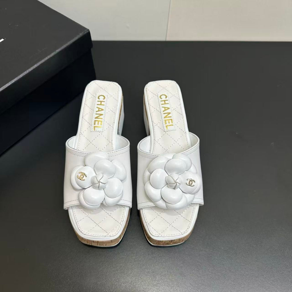 CHANEL CAMELLIA SLIDE SANDALS IN WHITE CALFSKIN