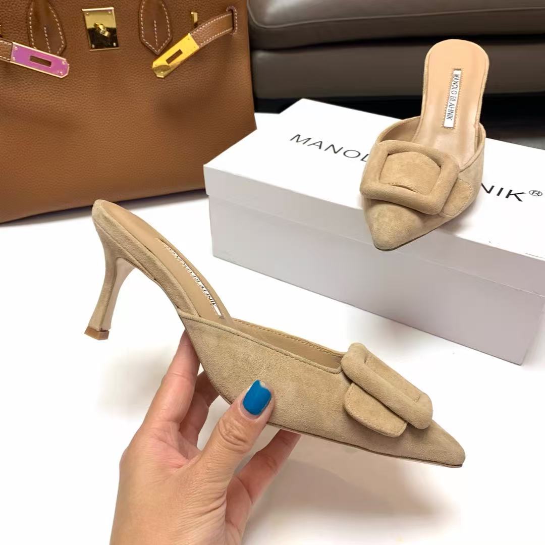 MANOLO BLAHNIK MAYSALE MULES IN BEIGE SUEDE
