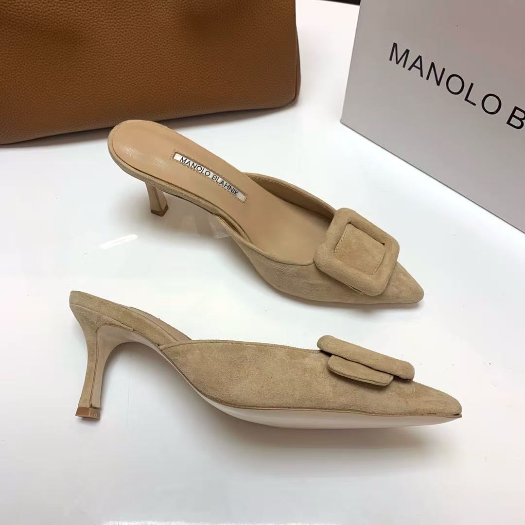 MANOLO BLAHNIK MAYSALE MULES IN BEIGE SUEDE