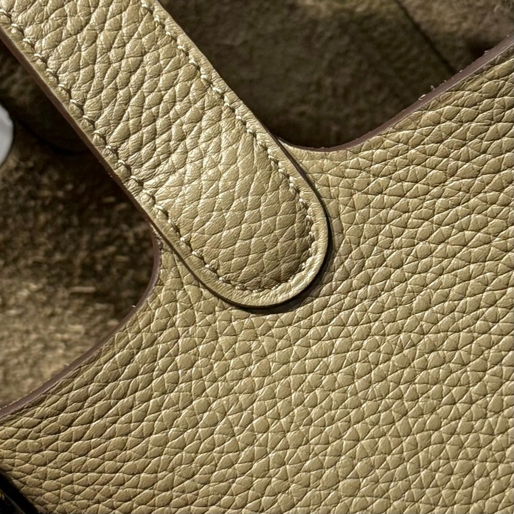 HM PICOTIN LOCK 18 CM IN ALPHA BEIGE CALFSKIN
