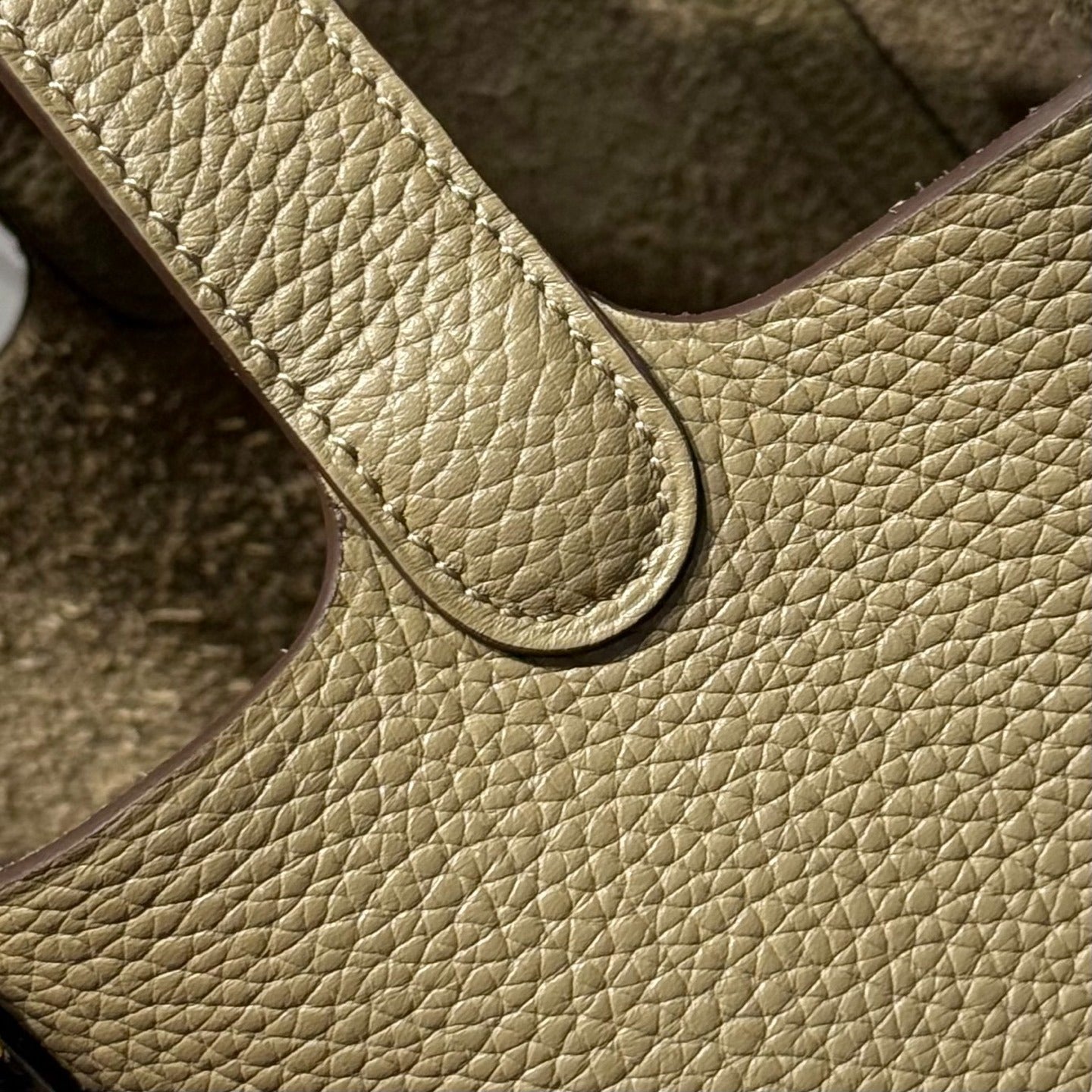 HM PICOTIN LOCK 18 CM IN ALPHA BEIGE CALFSKIN