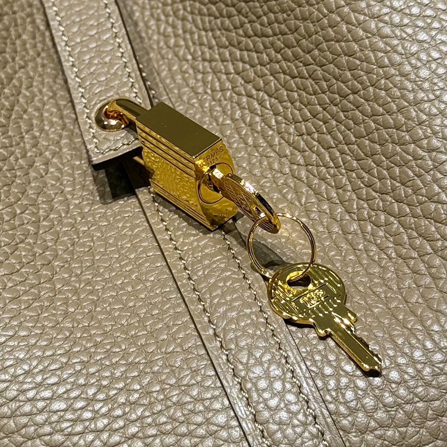 HM PICOTIN LOCK 18 CM IN ALPHA BEIGE CALFSKIN