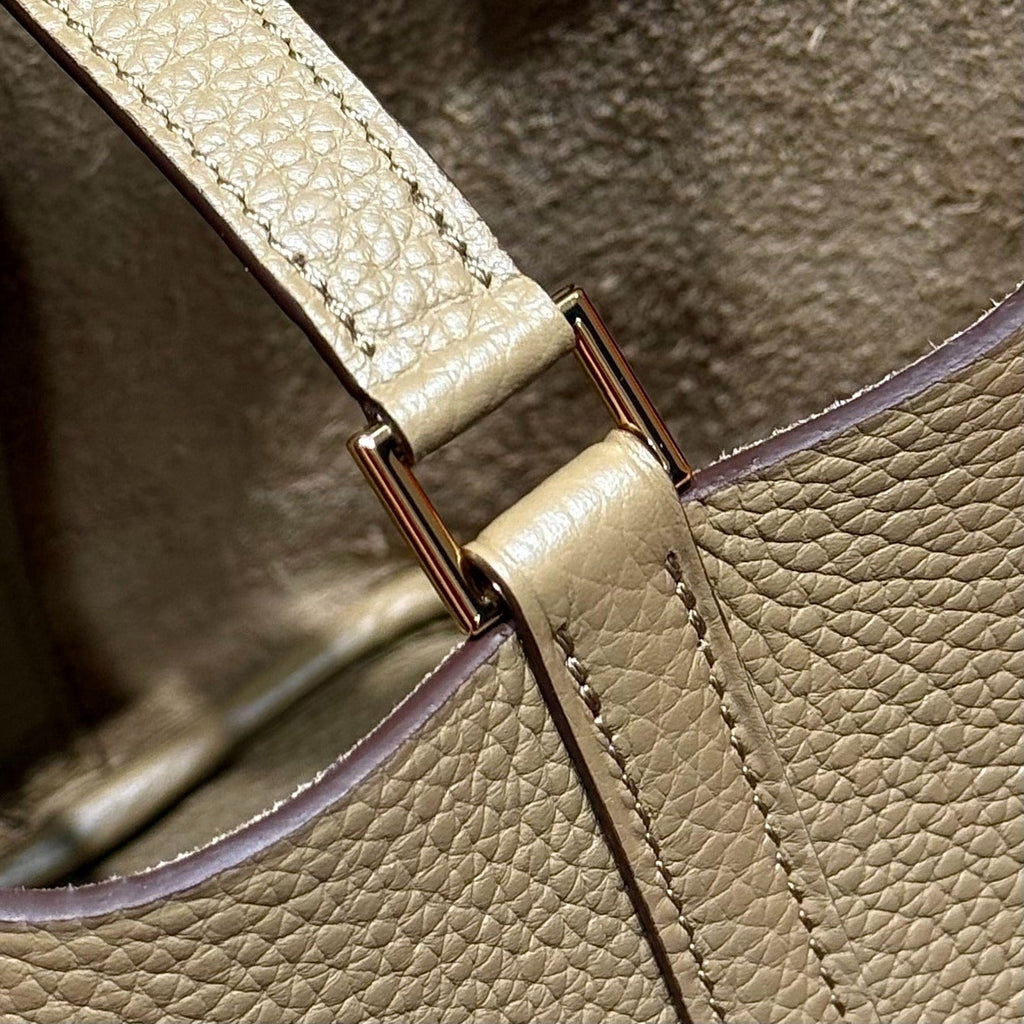 HM PICOTIN LOCK 18 CM IN ALPHA BEIGE CALFSKIN
