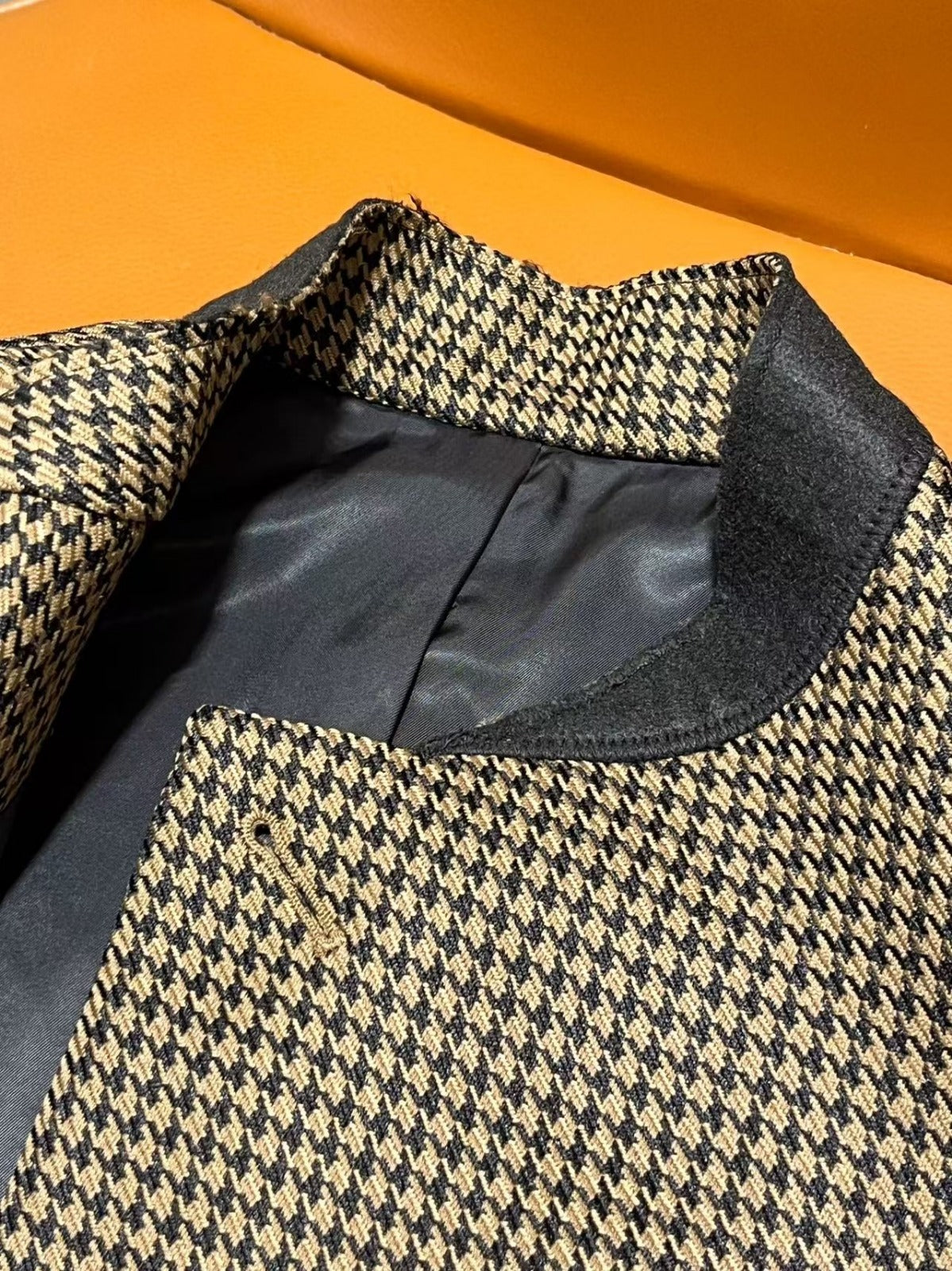 CHANEL HOUNDSTOOTH PATTERNED JACKET IN BROWN WITH GOLD HARDWARE