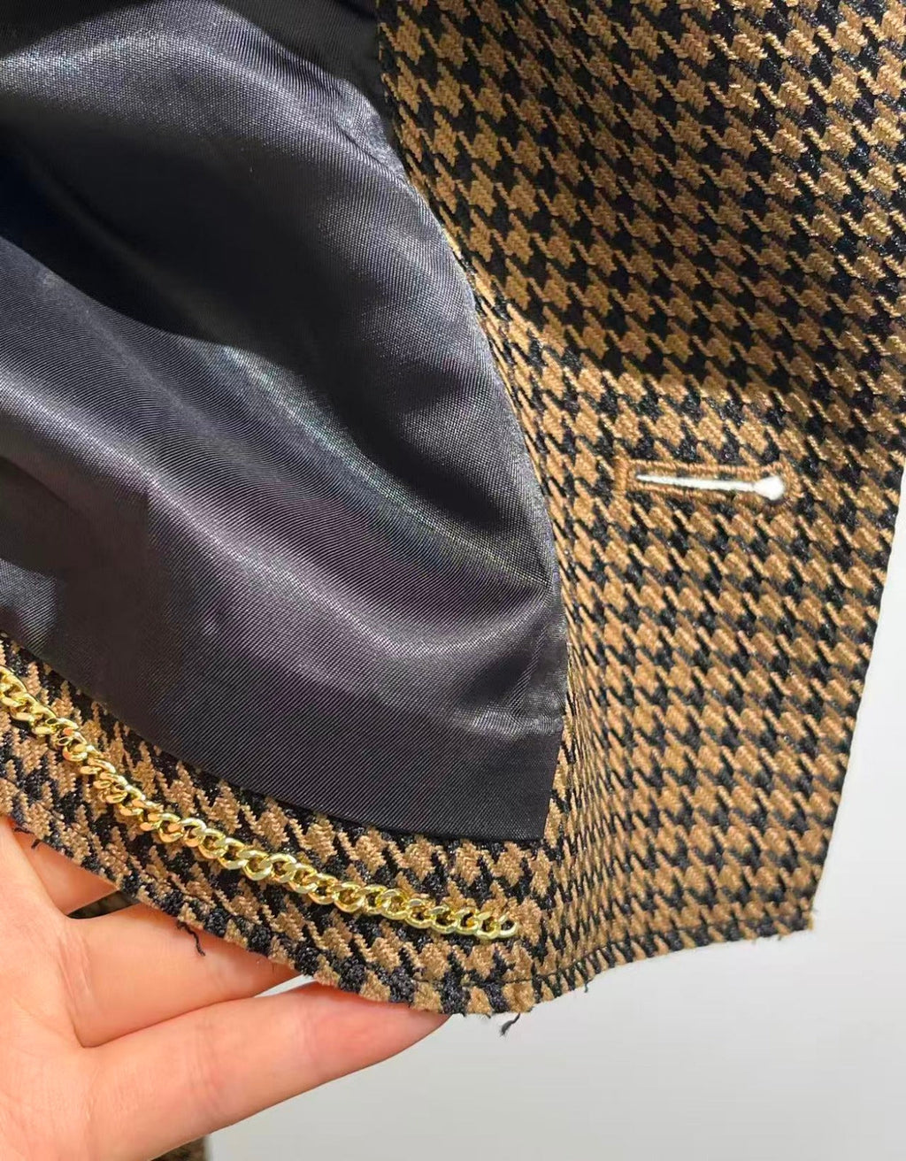 CHANEL HOUNDSTOOTH PATTERNED JACKET IN BROWN WITH GOLD HARDWARE