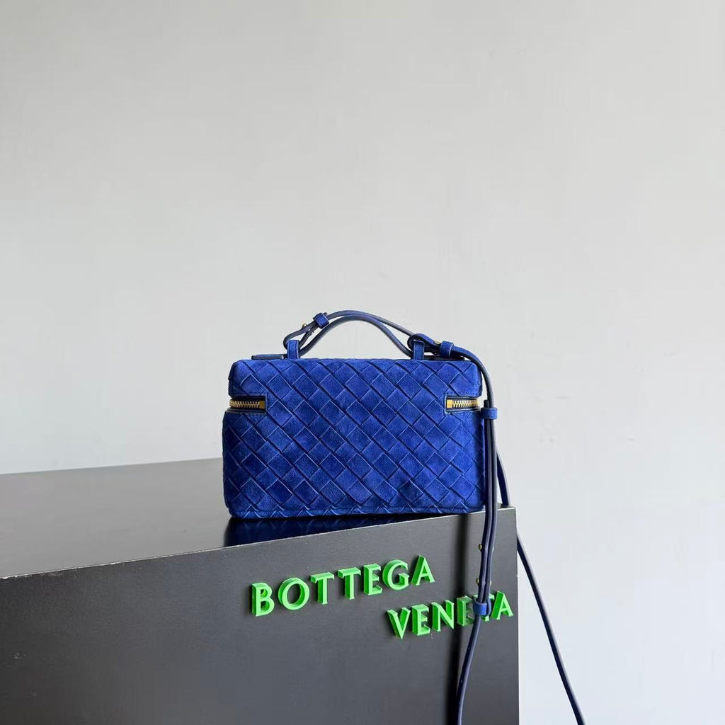 BOTTEGA VENETA BANG BANG 22 IN BLUE INTRECCIATO SUEDE GOLD HARDWARE