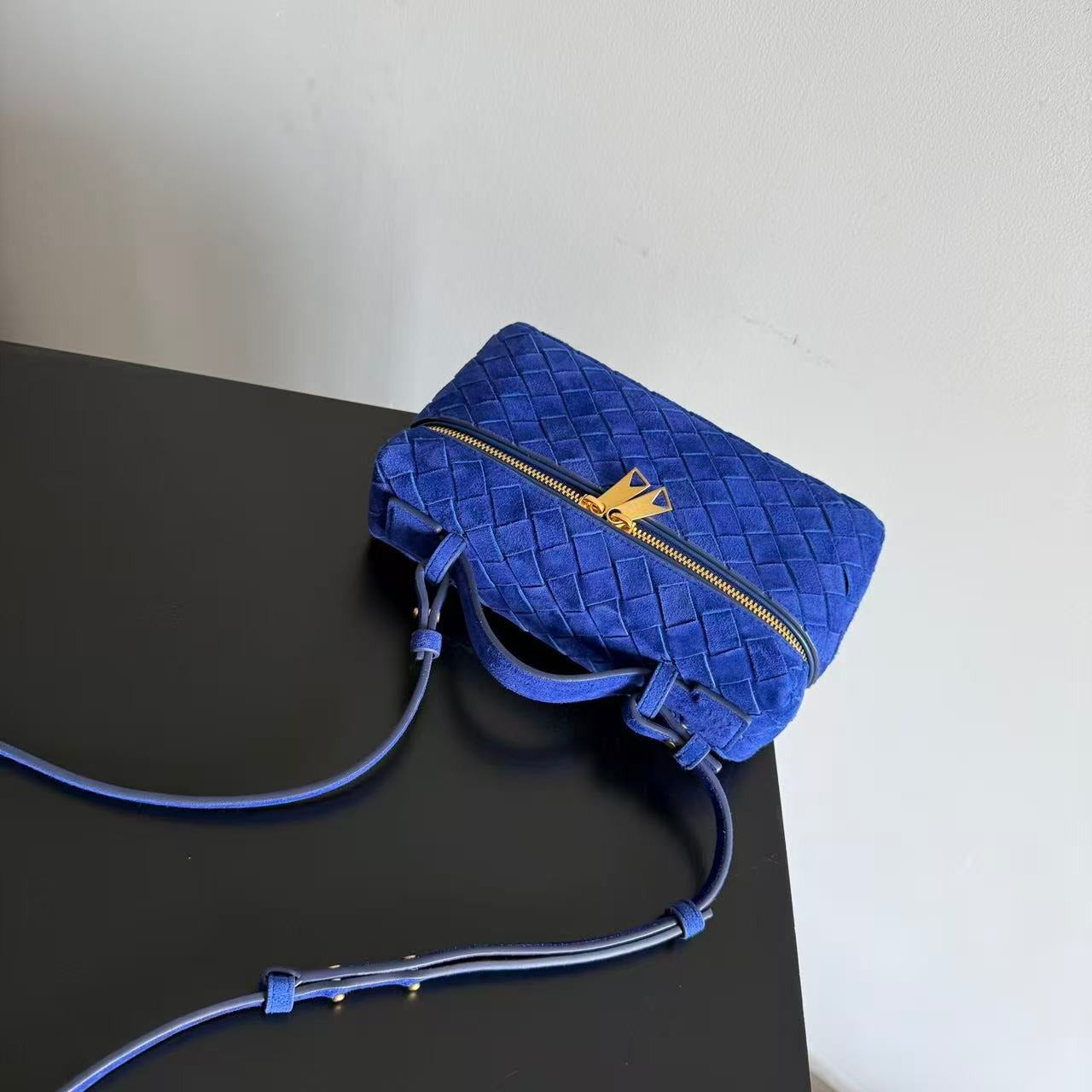 BOTTEGA VENETA BANG BANG 22 IN BLUE INTRECCIATO SUEDE GOLD HARDWARE