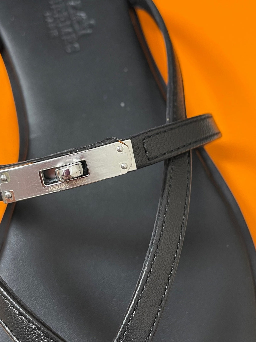 HM 0RAN SANDALS IN BLACK CALFSKIN