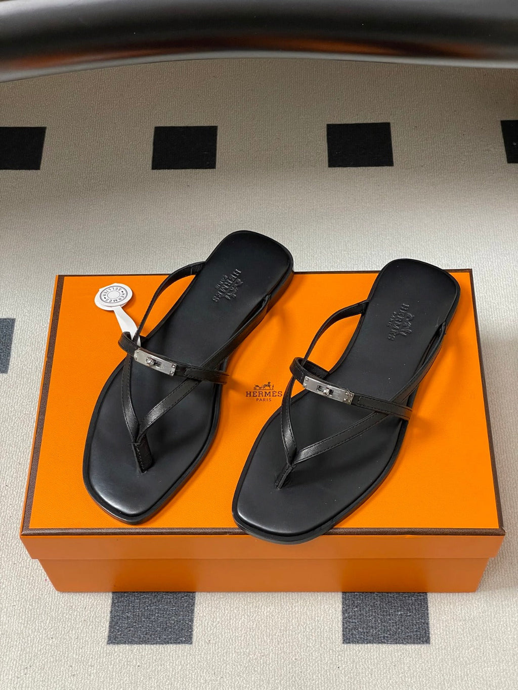 HM 0RAN SANDALS IN BLACK CALFSKIN