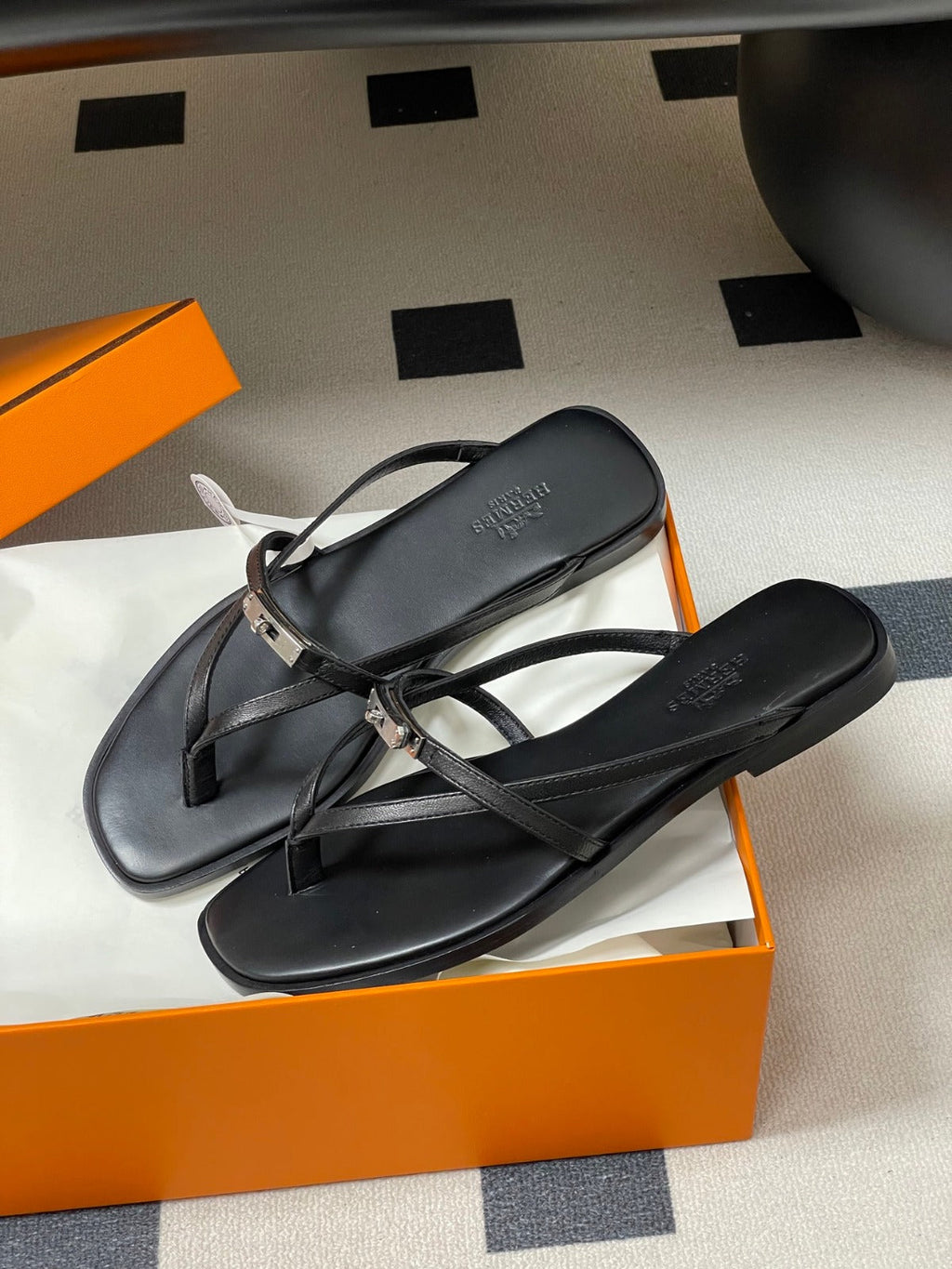 HM 0RAN SANDALS IN BLACK CALFSKIN