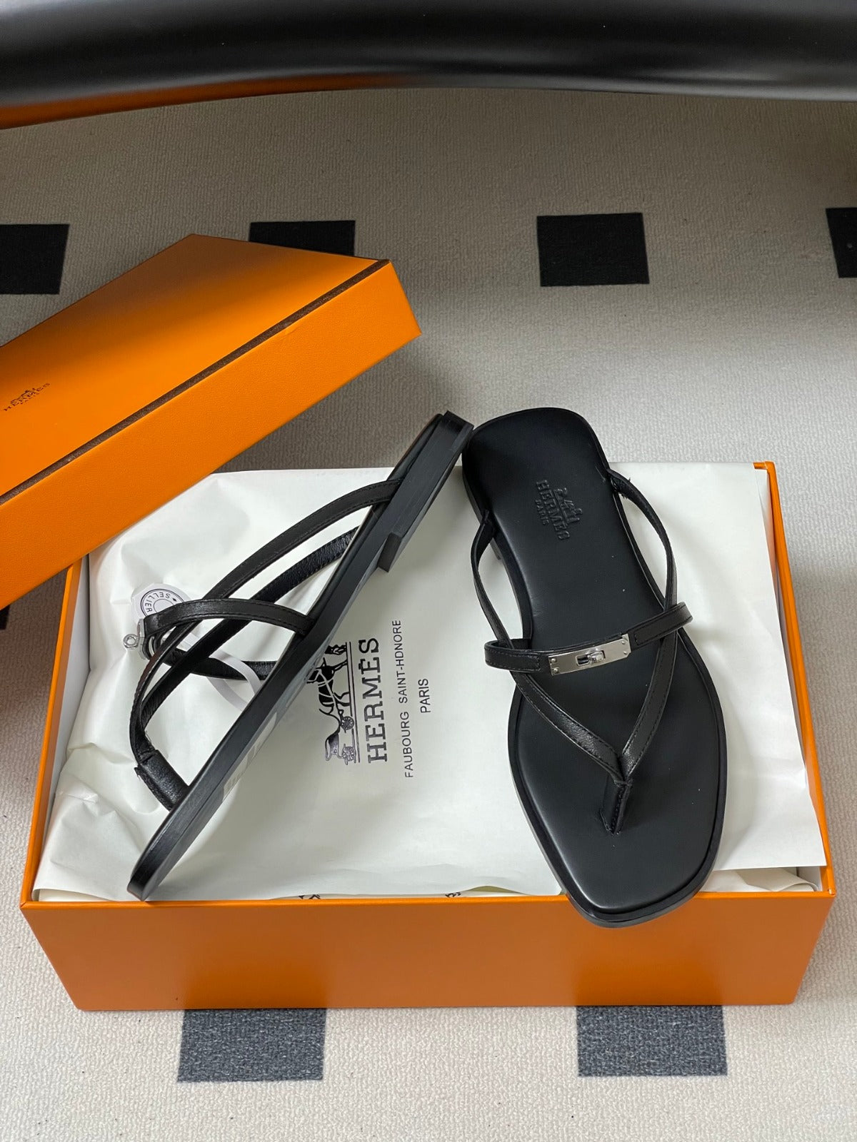 HM 0RAN SANDALS IN BLACK CALFSKIN