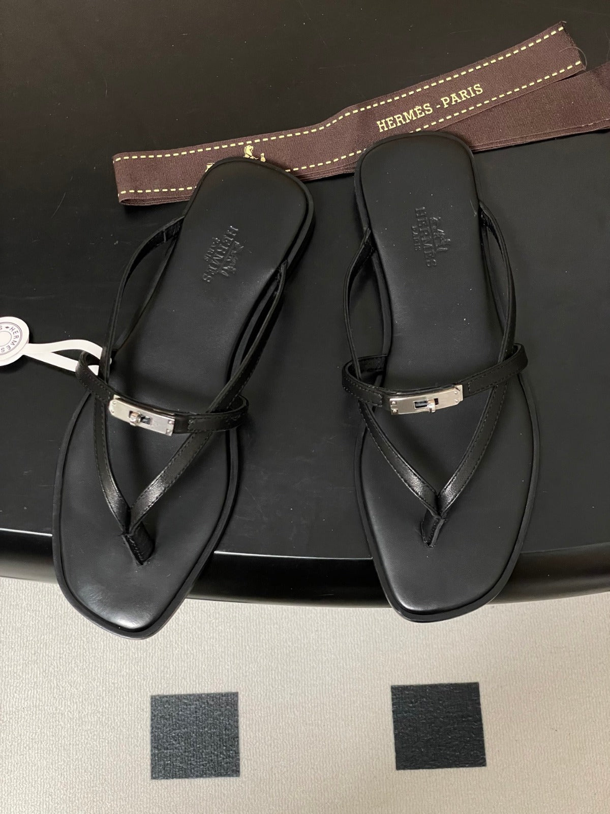 HM 0RAN SANDALS IN BLACK CALFSKIN