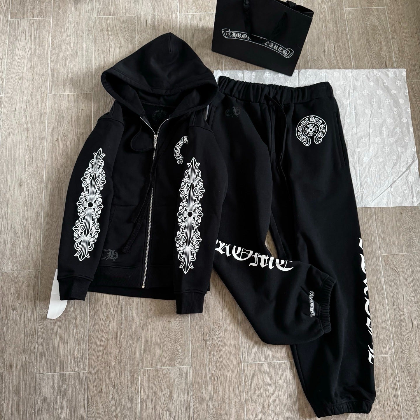 CHROME HEARTS HORSESHOE FLORAL CROSS SET IN BLACK COTTON