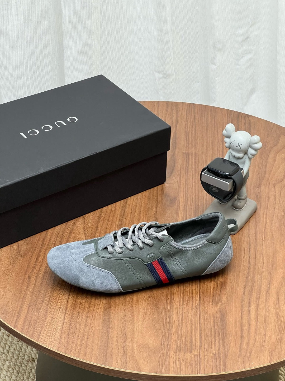 GUCCI 26S LOW TOP SNEAKER IN GREY BLUE SUEDE