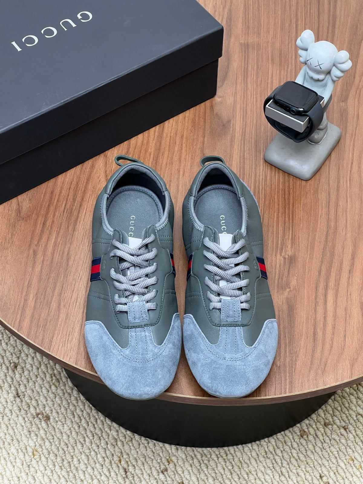 GUCCI 26S LOW TOP SNEAKER IN GREY BLUE SUEDE