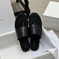 ROW THONG SANDAL IN BLACK CALFSKIN