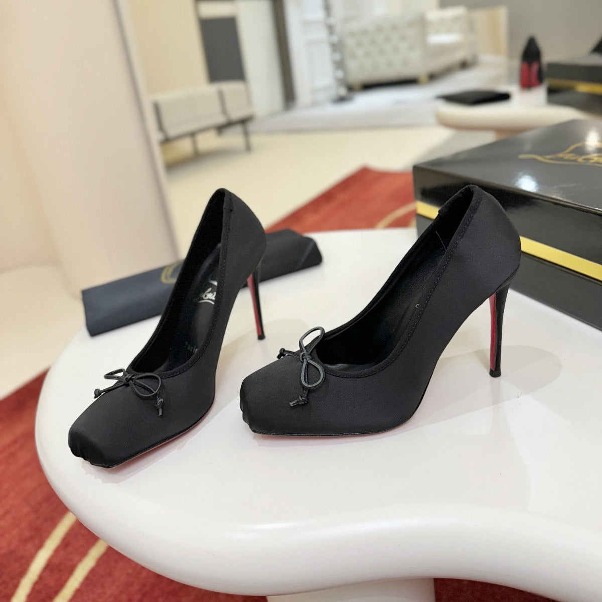 CL BALLERINA BOW PUMPS IN BLACK SATIN