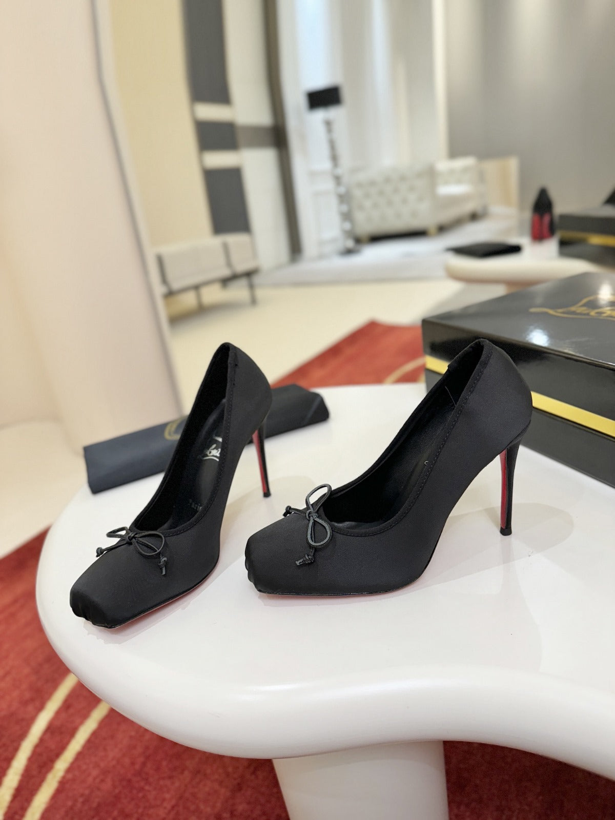 CL BALLERINA BOW PUMPS IN BLACK SATIN
