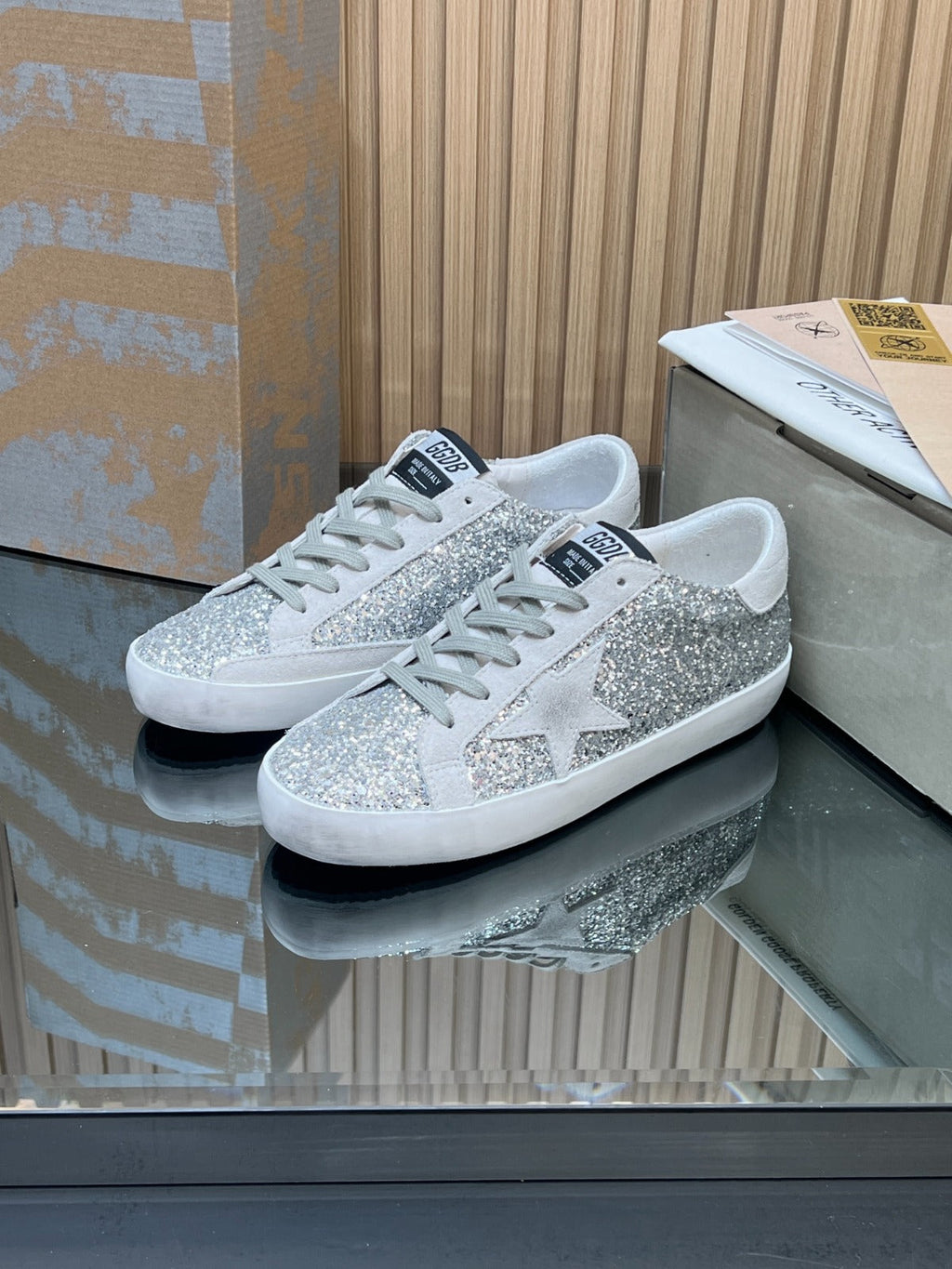 GOLDEN GOOSE BALL IN SILVER GLITTER WITH ICE GRAY WHITE STAR