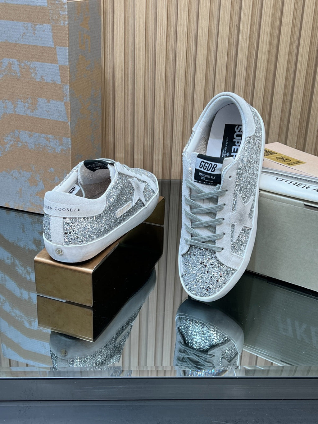GOLDEN GOOSE BALL IN SILVER GLITTER WITH ICE GRAY WHITE STAR